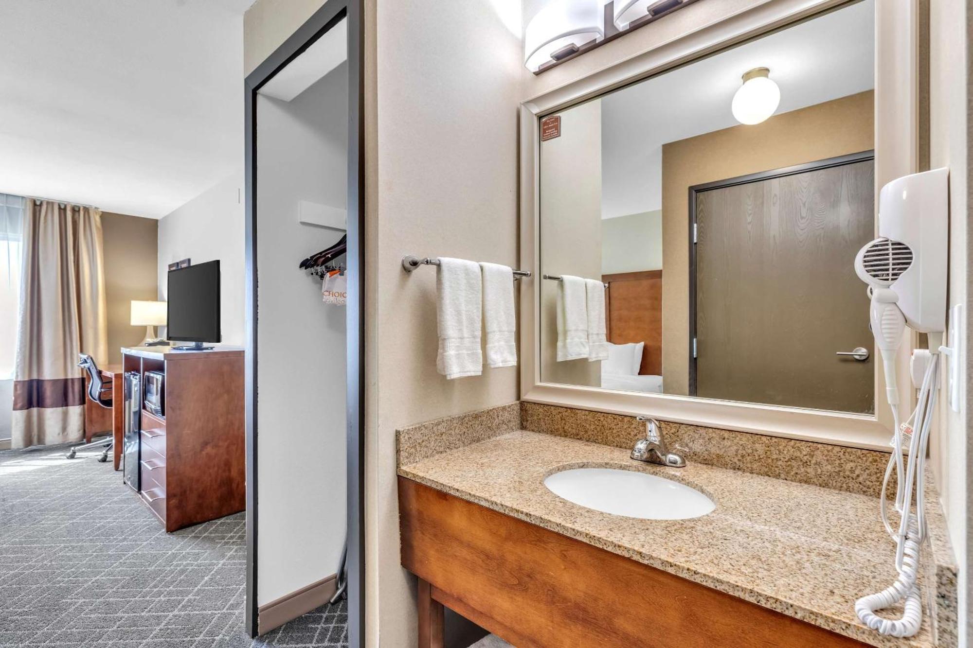 Comfort Inn Denver West Arvada Station Wheat Ridge Exterior foto